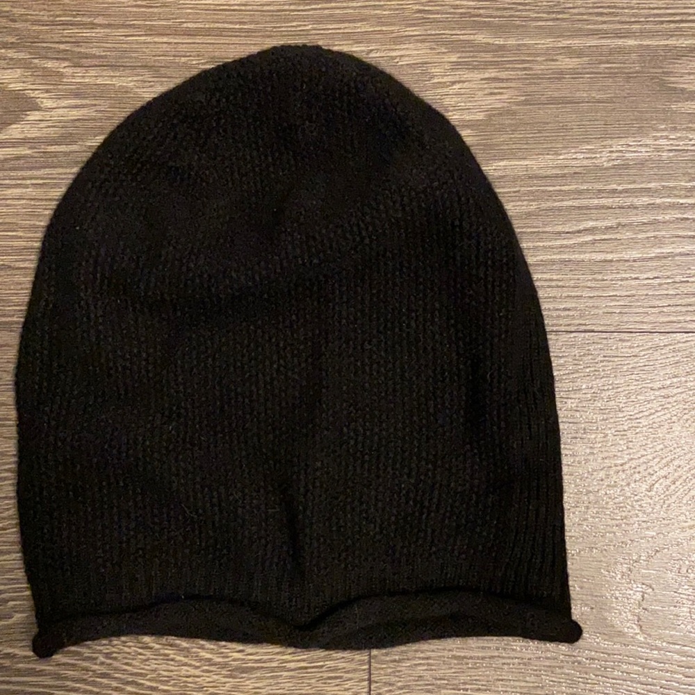 Knit black toque
